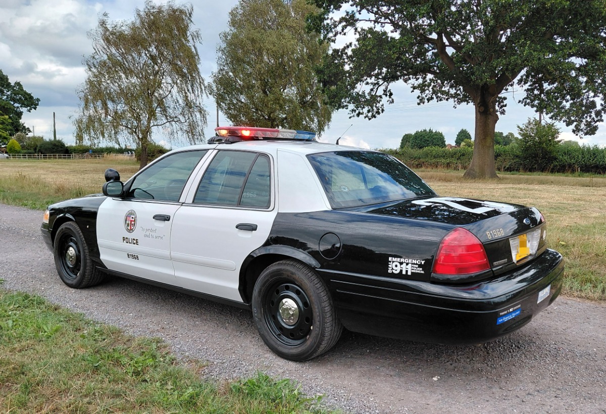 2006 Ford Crown Victoria Image 2